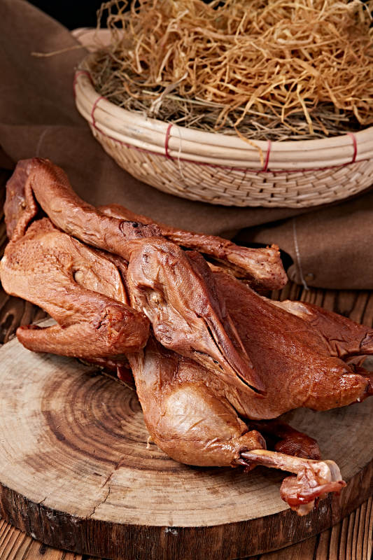 烟熏卤味大鹅肉图片