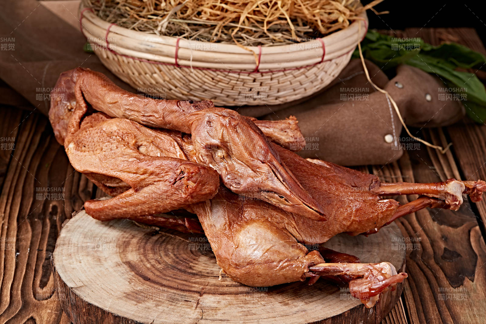 烟熏卤味大鹅肉图片