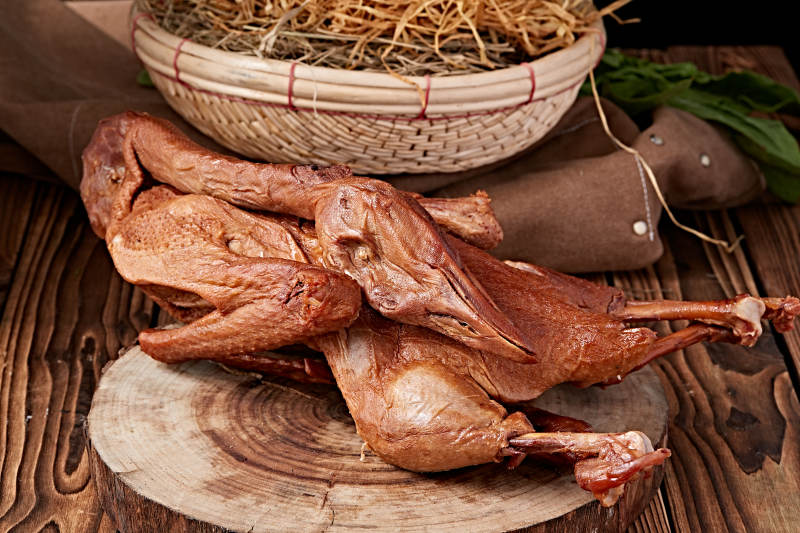 烟熏卤味大鹅肉图片