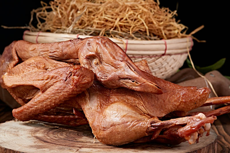 烟熏卤味大鹅肉图片