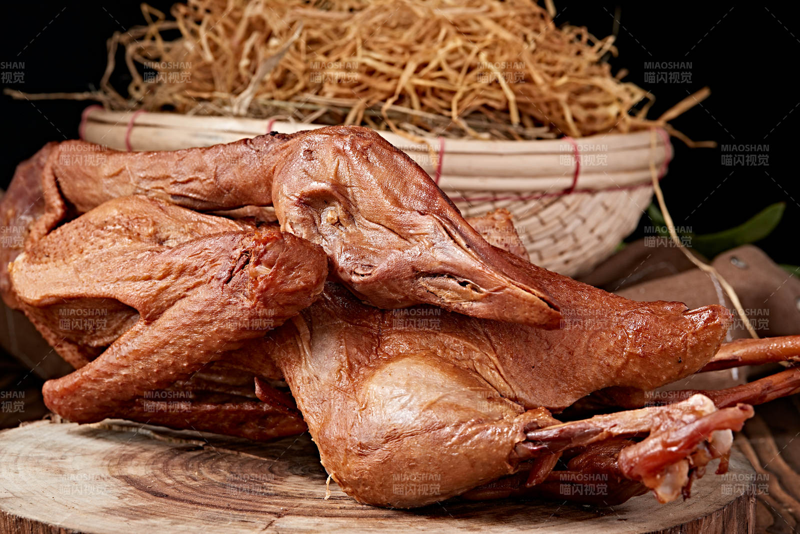 烟熏卤味大鹅肉图片