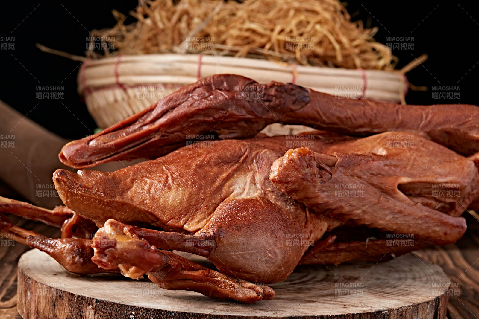 烟熏卤味大鹅肉图片