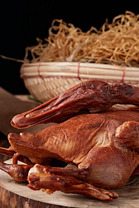 烟熏卤味大鹅肉图片