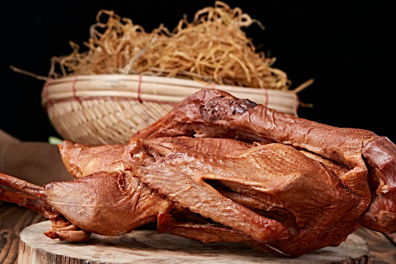 烟熏卤味大鹅肉图片