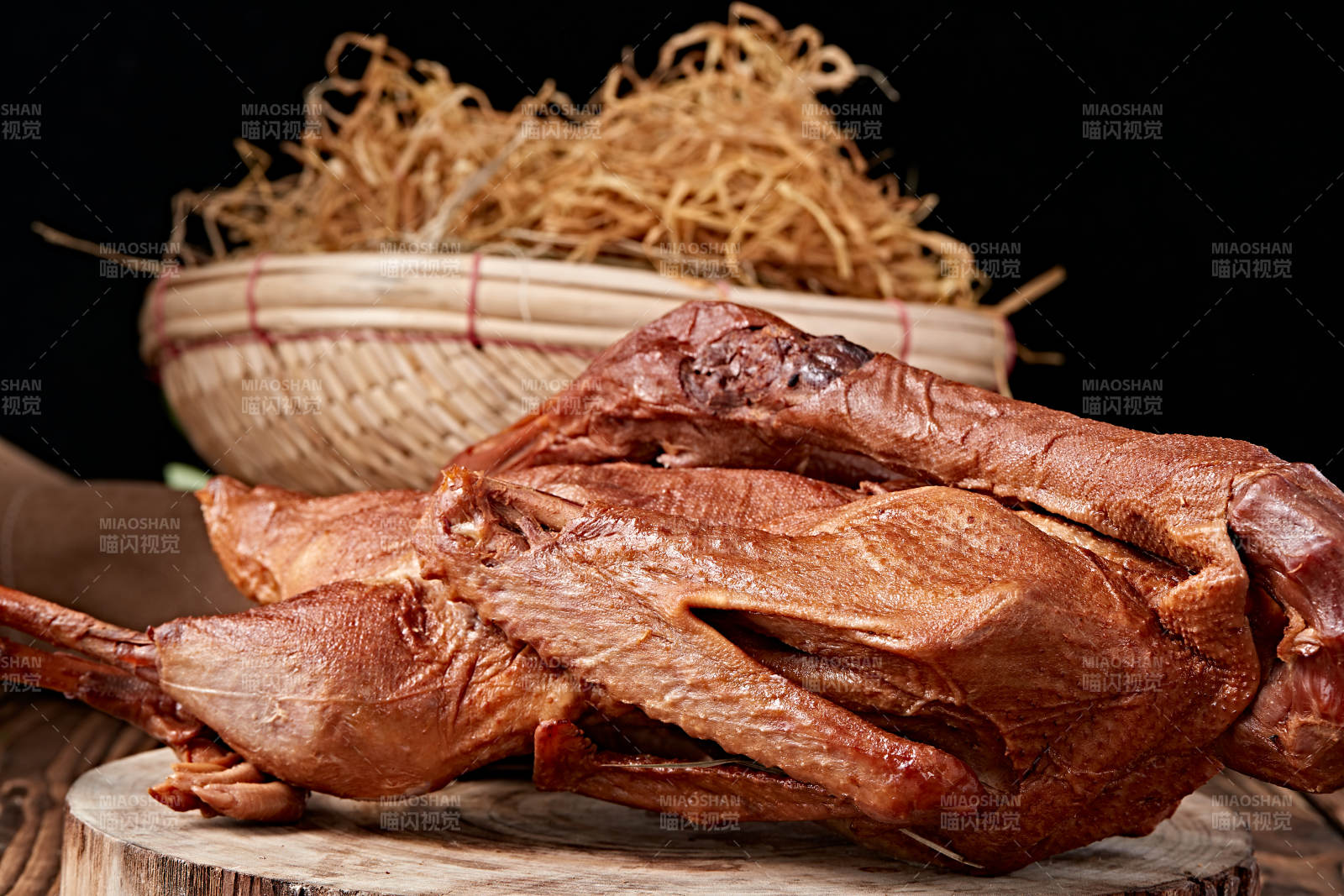 烟熏卤味大鹅肉图片