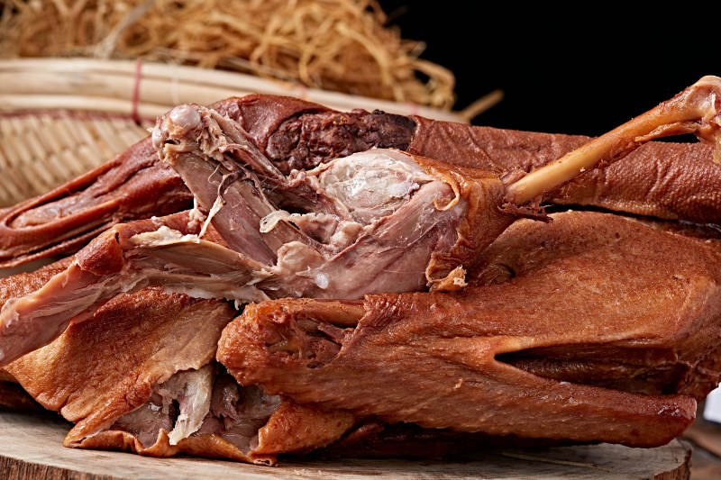 烟熏卤味大鹅肉图片