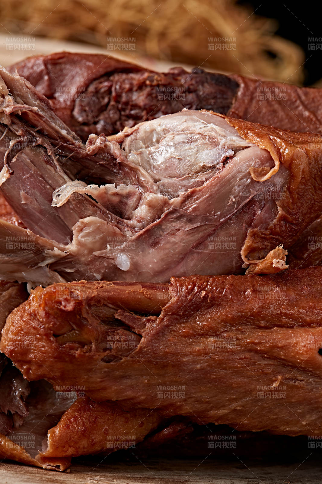 烟熏卤味大鹅肉图片