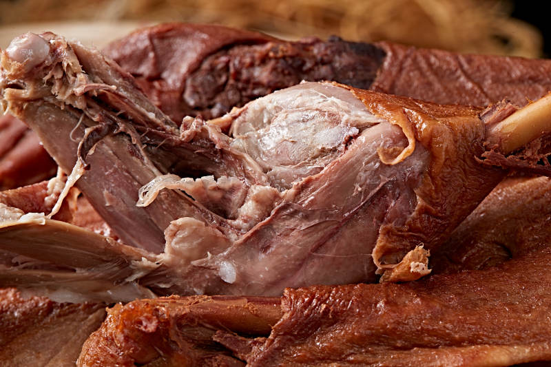 烟熏卤味大鹅肉图片