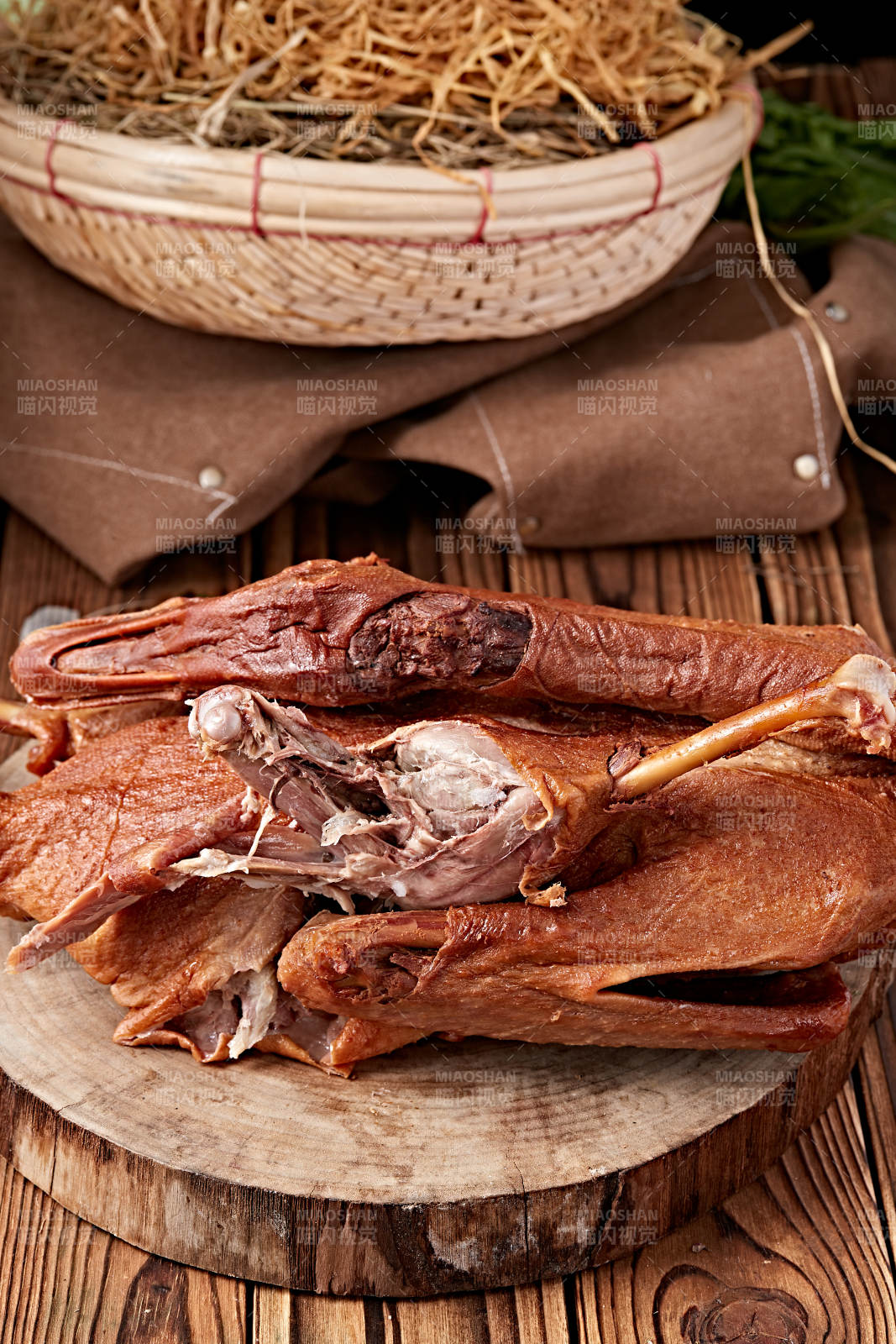 烟熏卤味大鹅肉图片