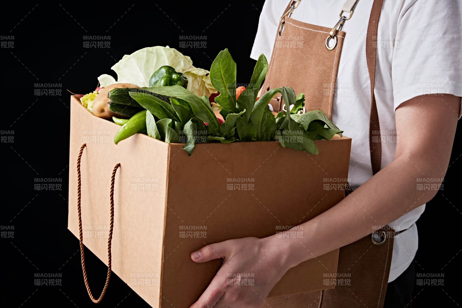 农场新鲜采摘蔬菜图片