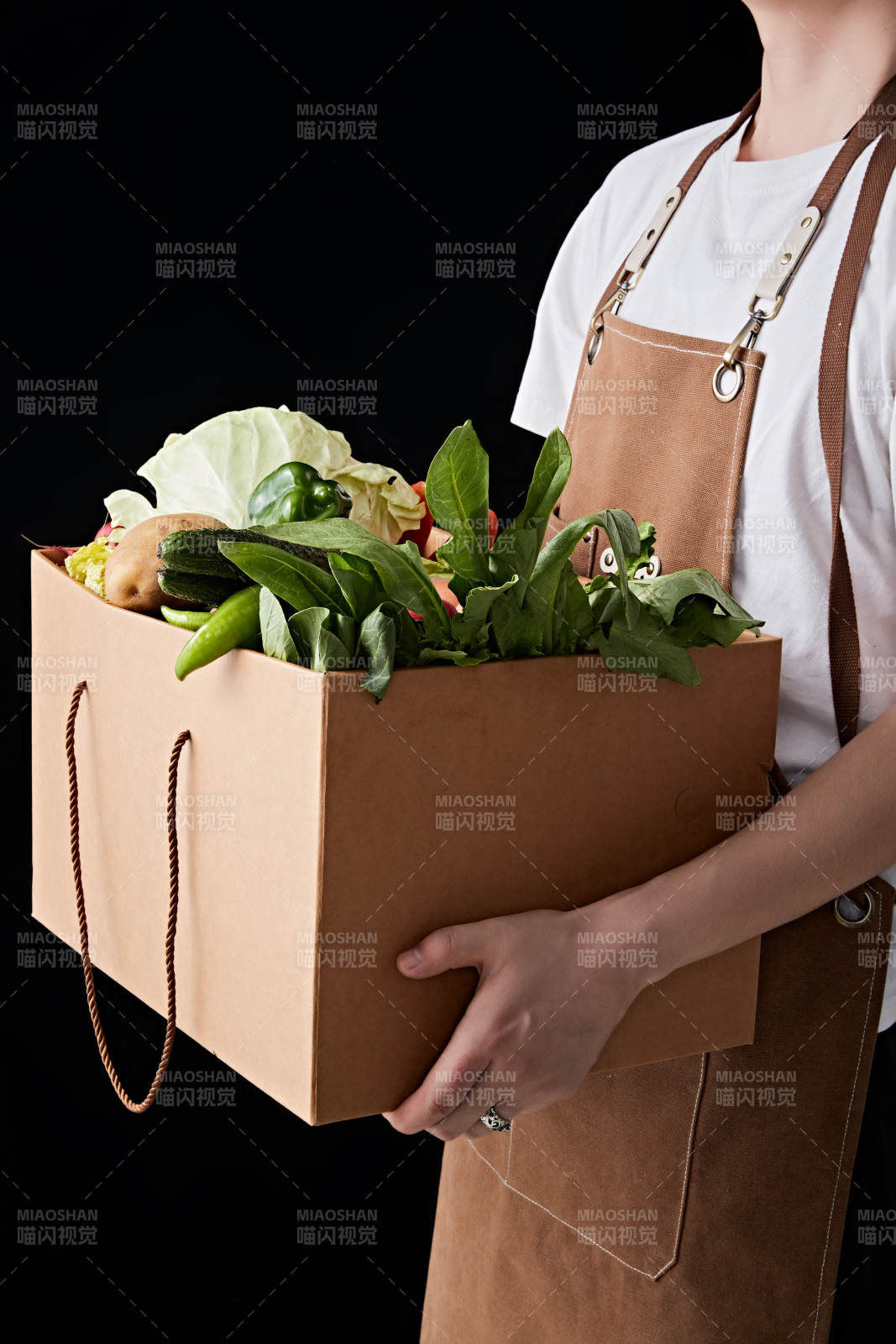 农场新鲜采摘蔬菜图片