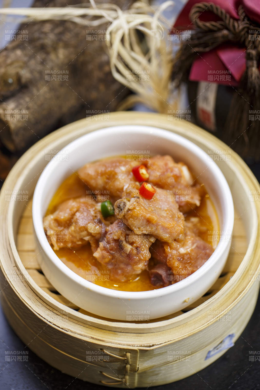 木笼屉装的粤式蒸小排图片