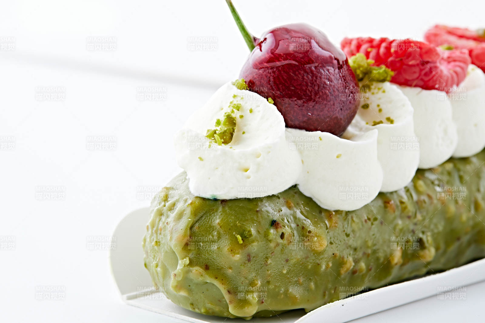 制作精美的法式小甜品蛋糕图片