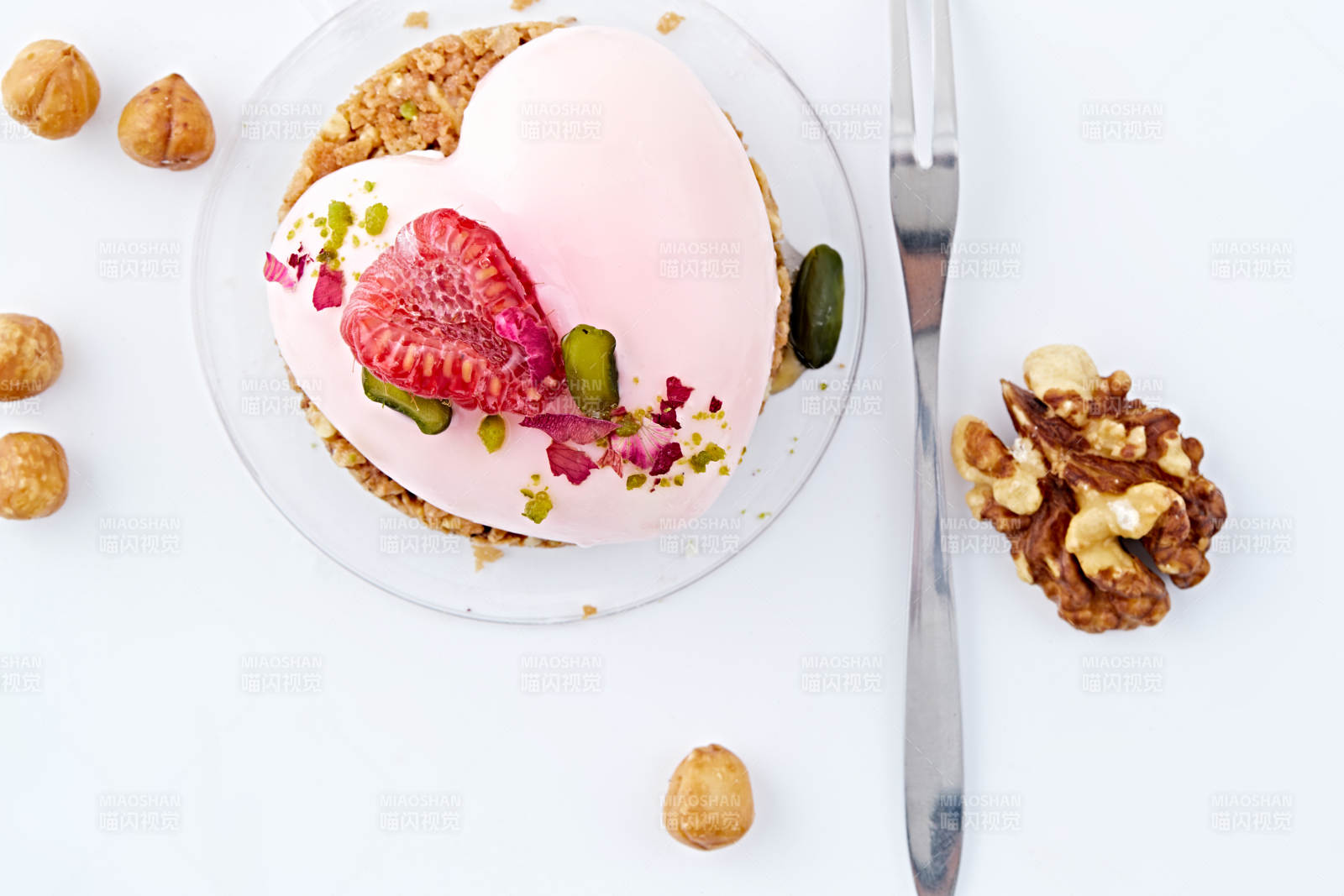 制作精美的法式小甜品蛋糕图片