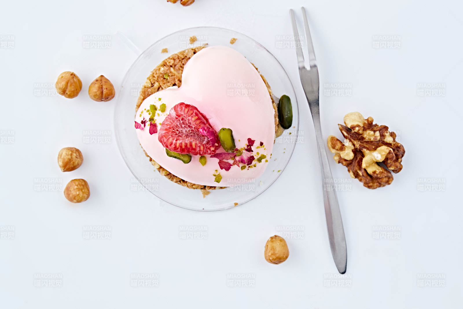 制作精美的法式小甜品蛋糕图片