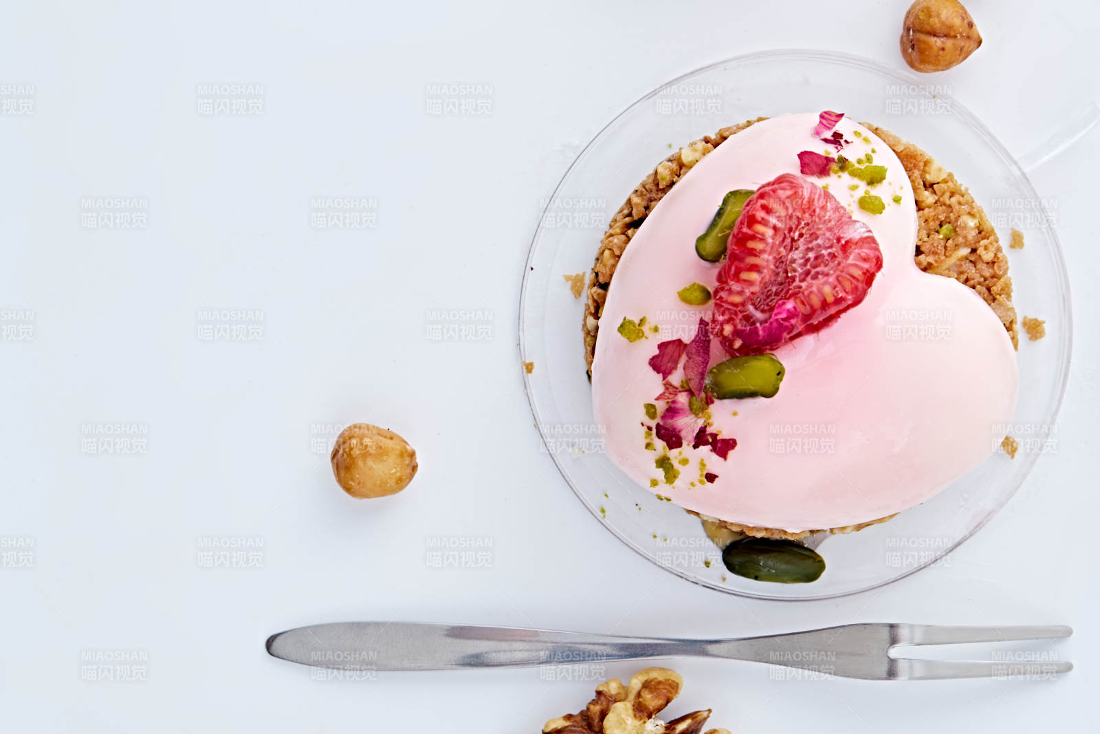 制作精美的法式小甜品蛋糕图片