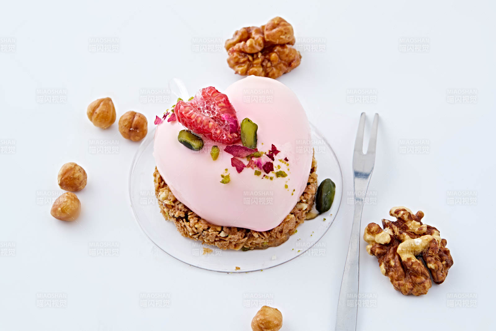 制作精美的法式小甜品蛋糕图片