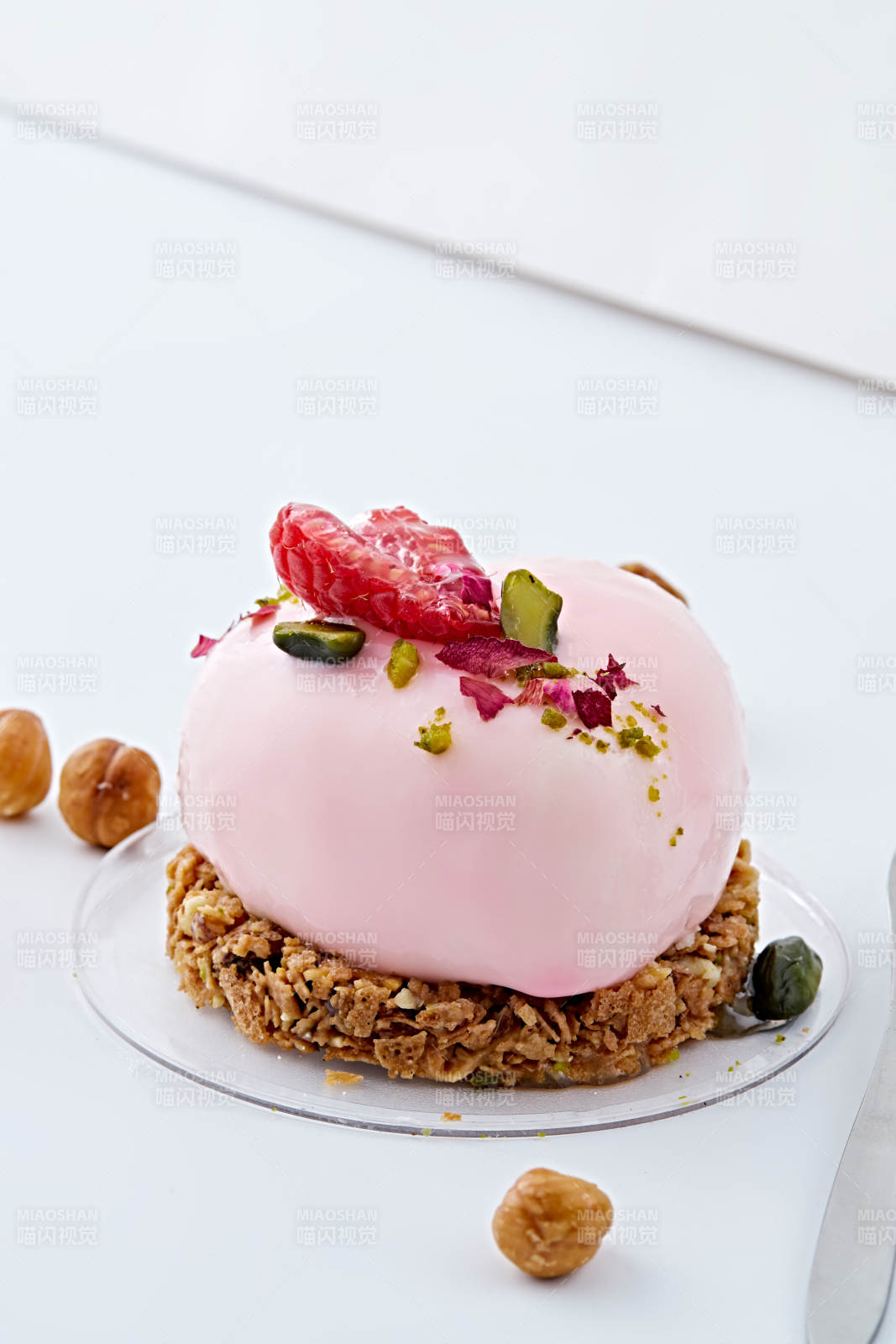 制作精美的法式小甜品蛋糕图片