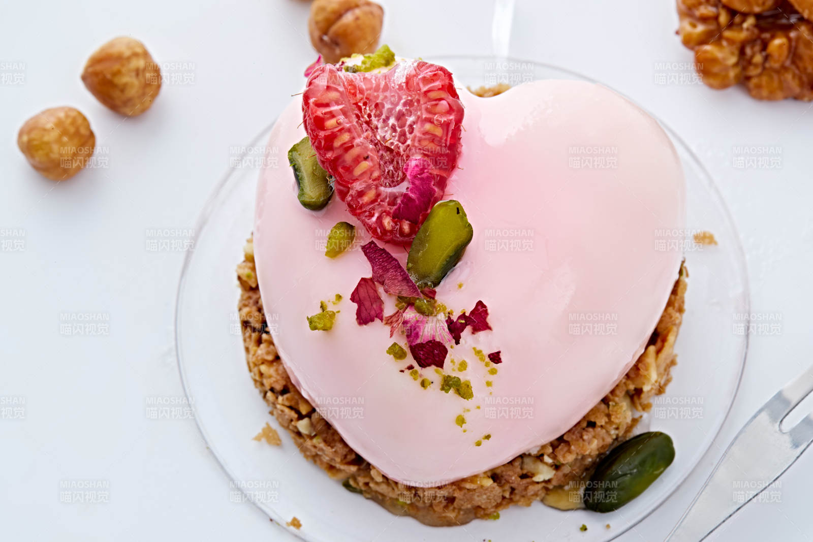 制作精美的法式小甜品蛋糕图片