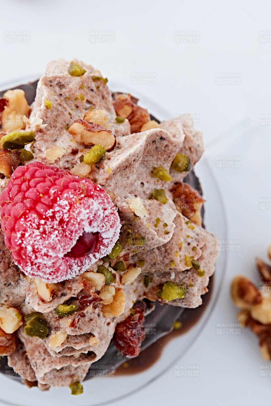 制作精美的法式小甜品蛋糕图片