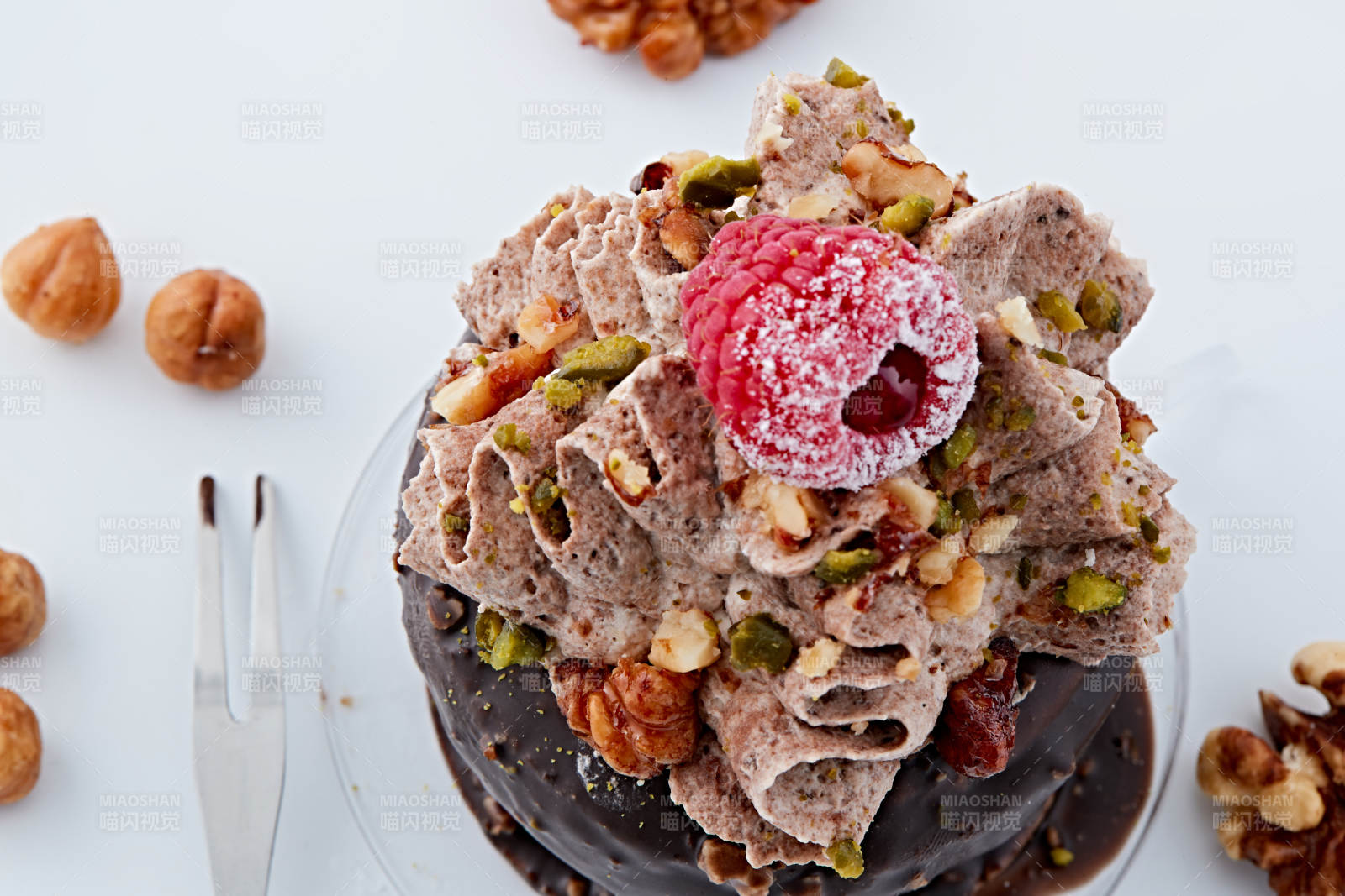 制作精美的法式小甜品蛋糕图片