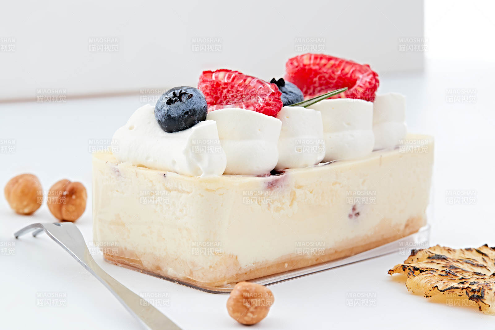 制作精美的法式小甜品蛋糕图片