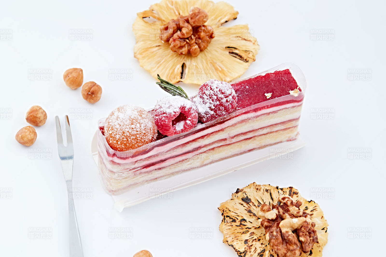 制作精美的法式小甜品蛋糕图片