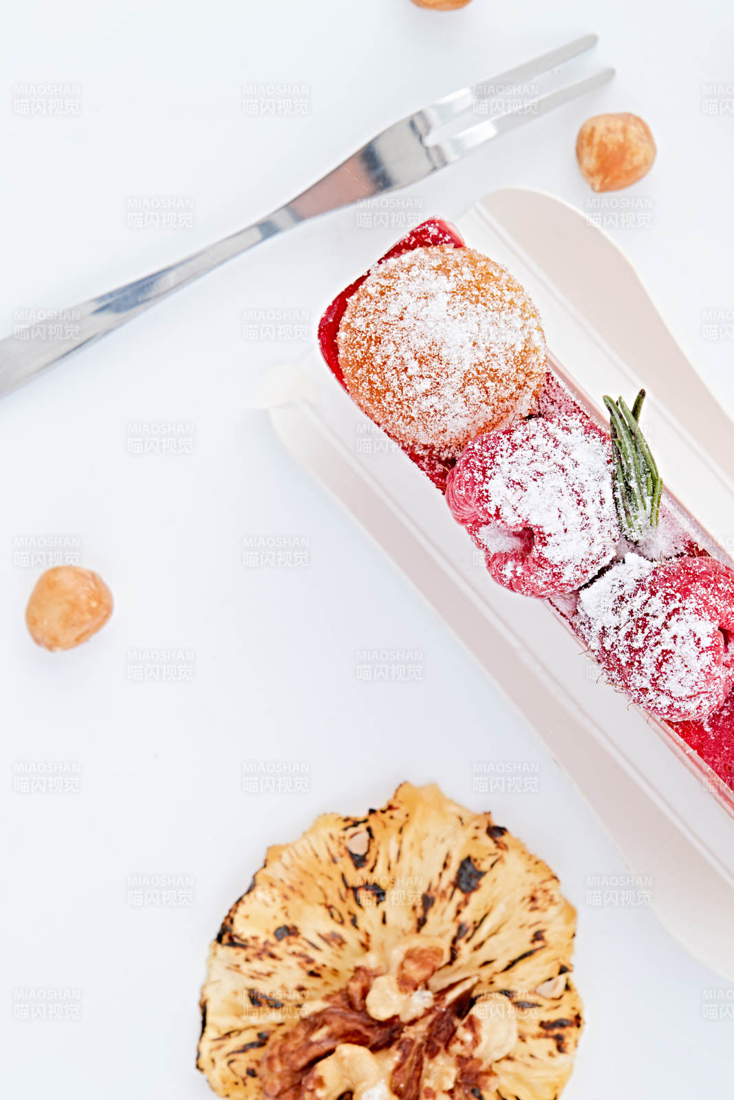 制作精美的法式小甜品蛋糕图片