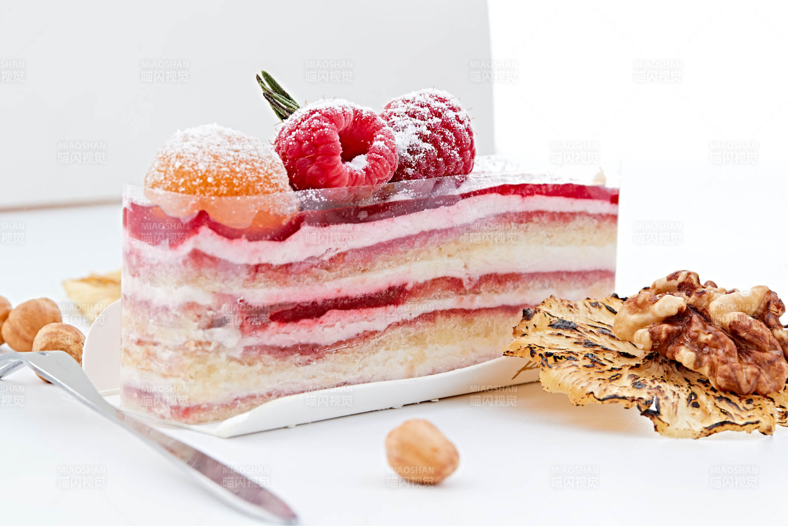 制作精美的法式小甜品蛋糕图片