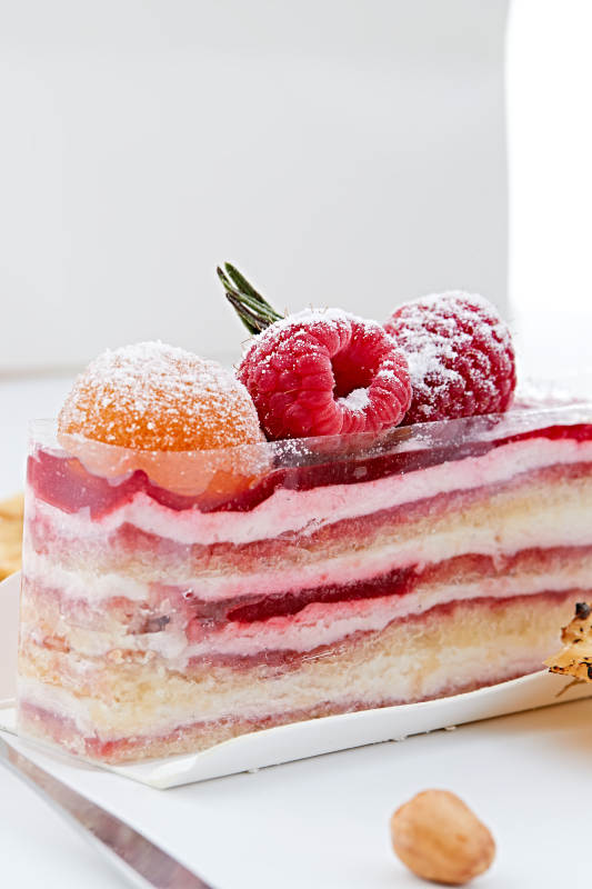 制作精美的法式小甜品蛋糕图片