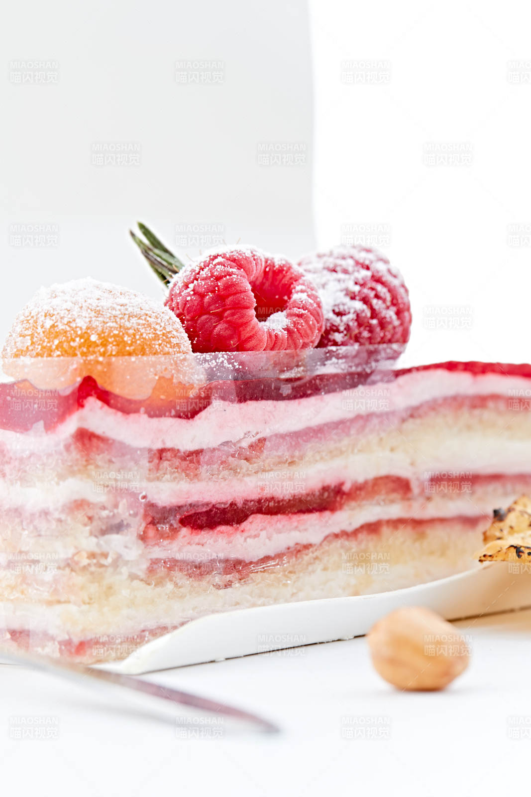 制作精美的法式小甜品蛋糕图片