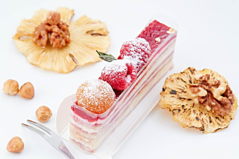 制作精美的法式小甜品蛋糕图片