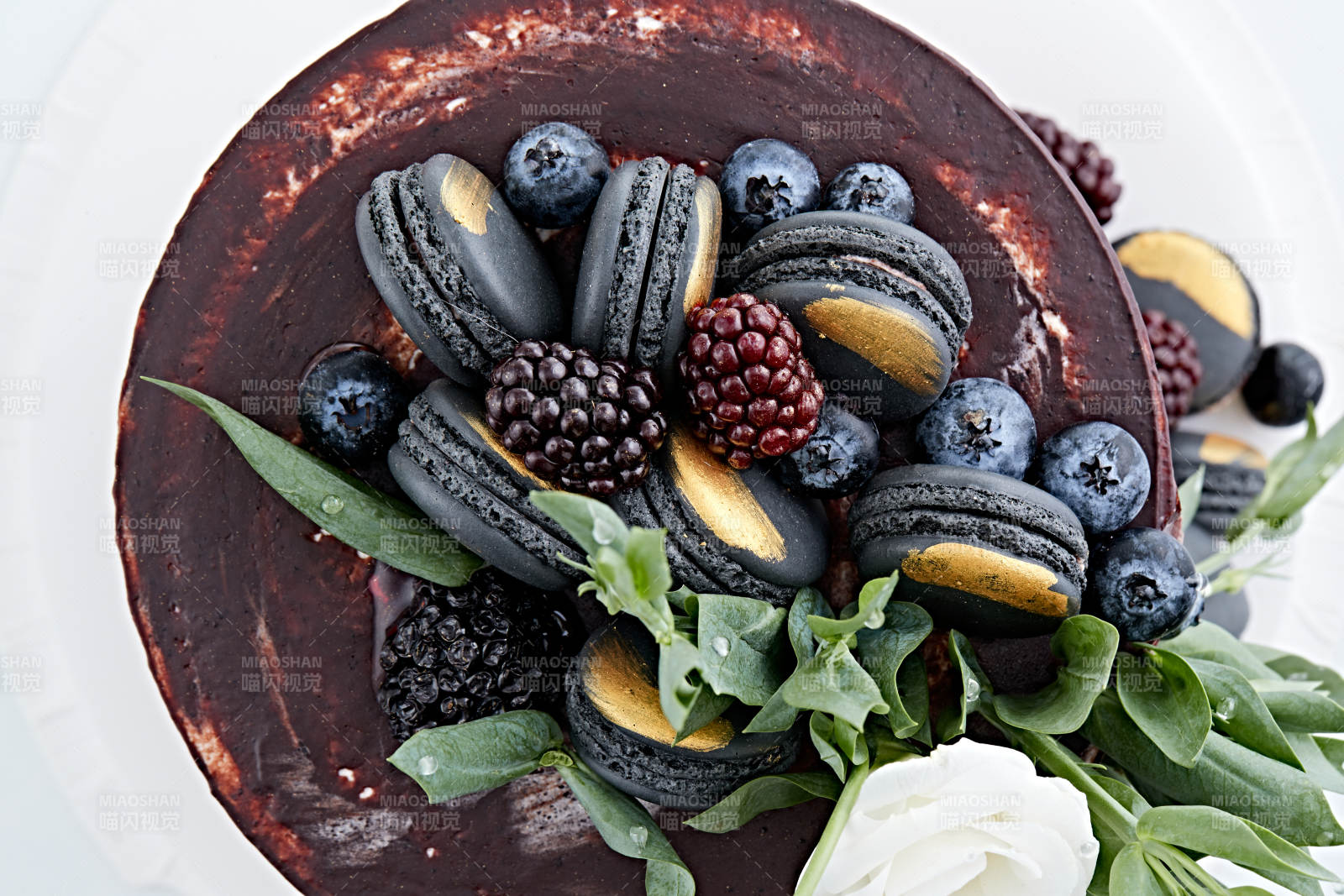 马卡龙浓香巧克力布朗尼鲜奶多层婚礼蛋糕图片