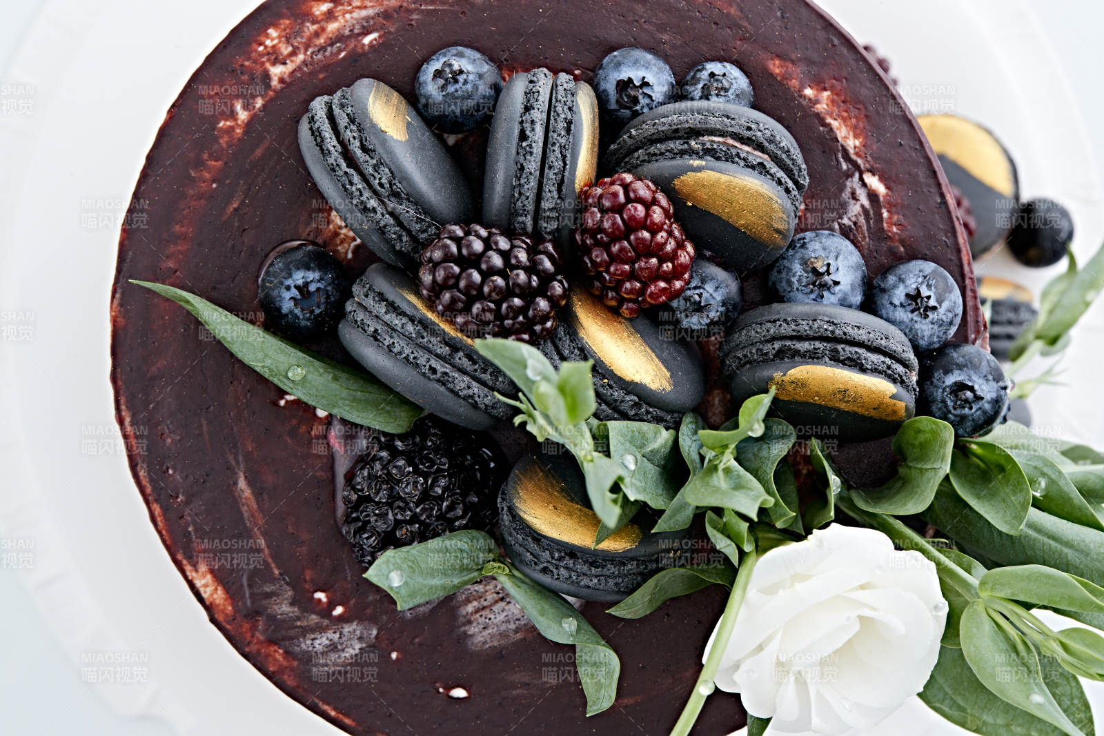 马卡龙浓香巧克力布朗尼鲜奶多层婚礼蛋糕图片