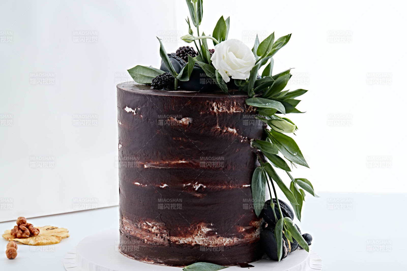 马卡龙浓香巧克力布朗尼鲜奶多层婚礼蛋糕图片