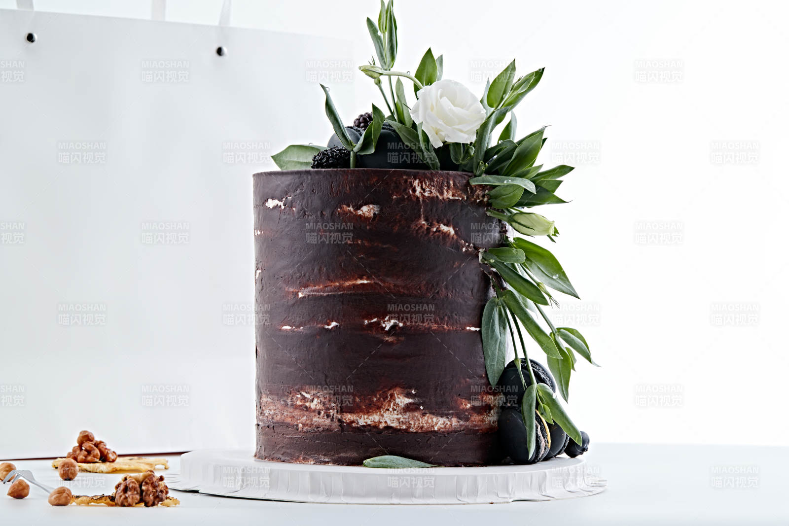 马卡龙浓香巧克力布朗尼鲜奶多层婚礼蛋糕图片