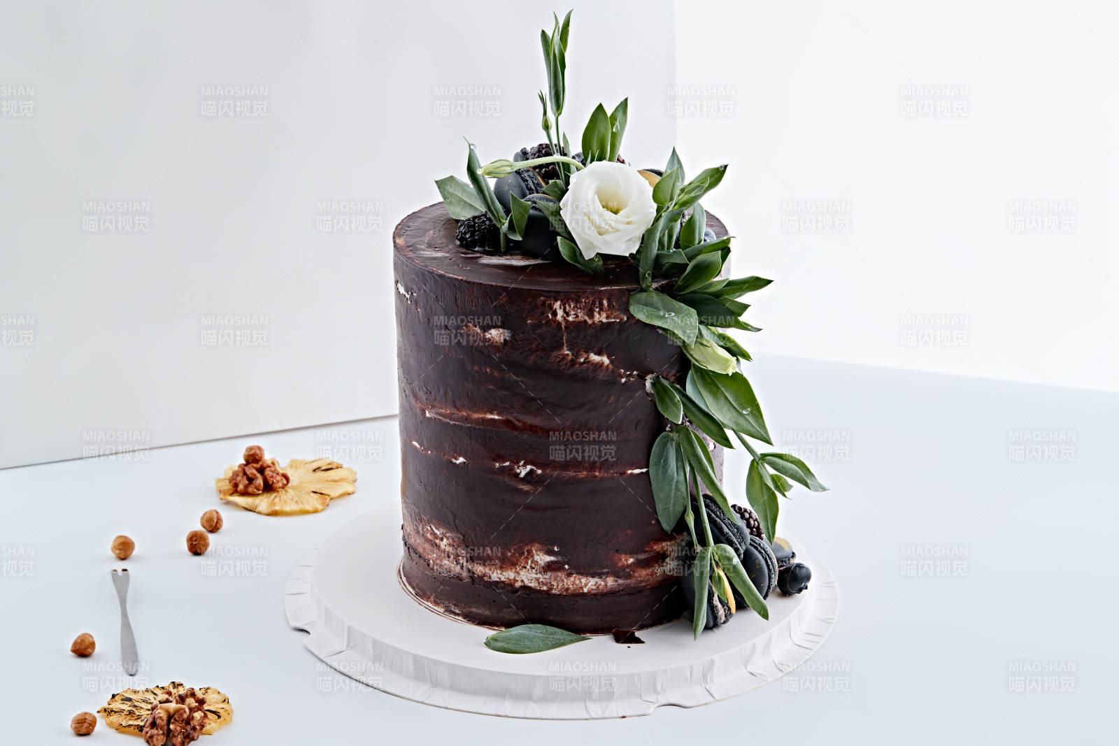 马卡龙浓香巧克力布朗尼鲜奶多层婚礼蛋糕图片