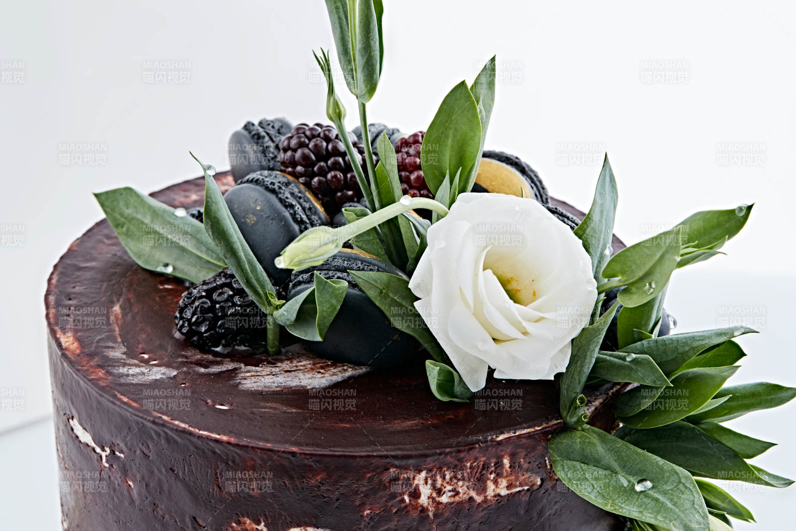 马卡龙浓香巧克力布朗尼鲜奶多层婚礼蛋糕图片