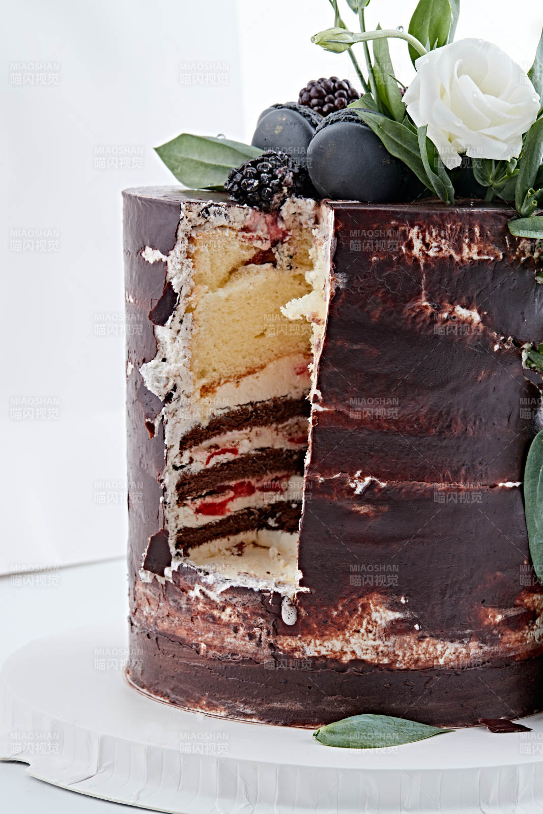 马卡龙浓香巧克力布朗尼鲜奶多层婚礼蛋糕图片