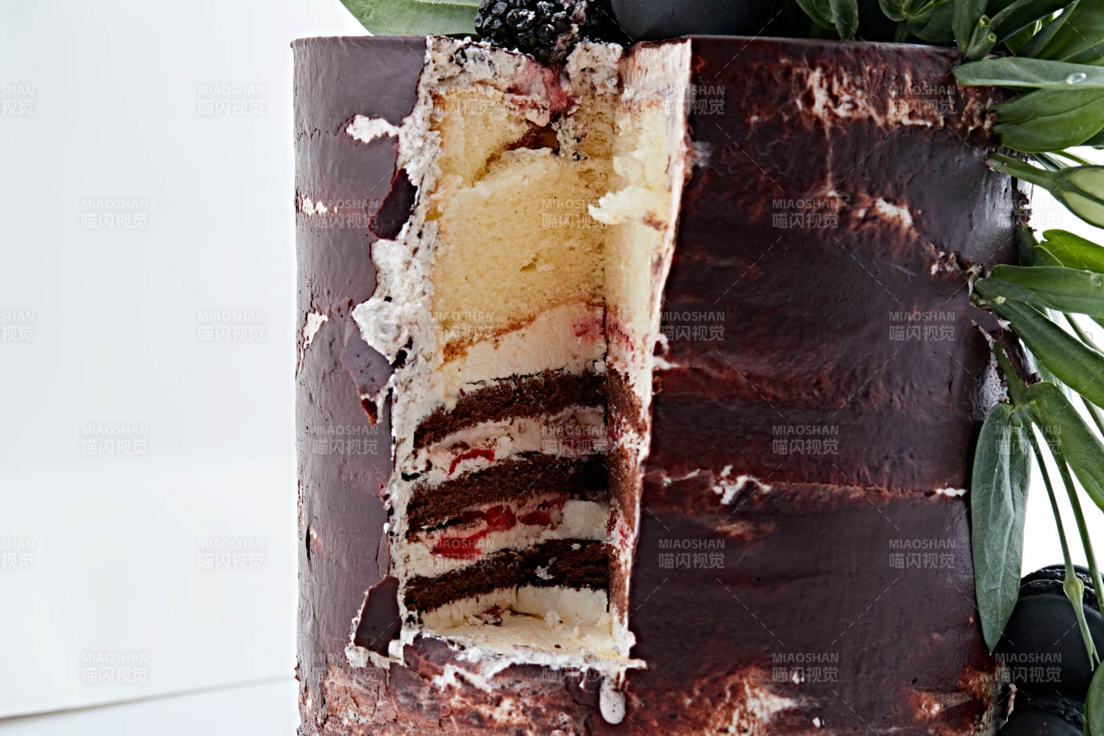 马卡龙浓香巧克力布朗尼鲜奶多层婚礼蛋糕图片