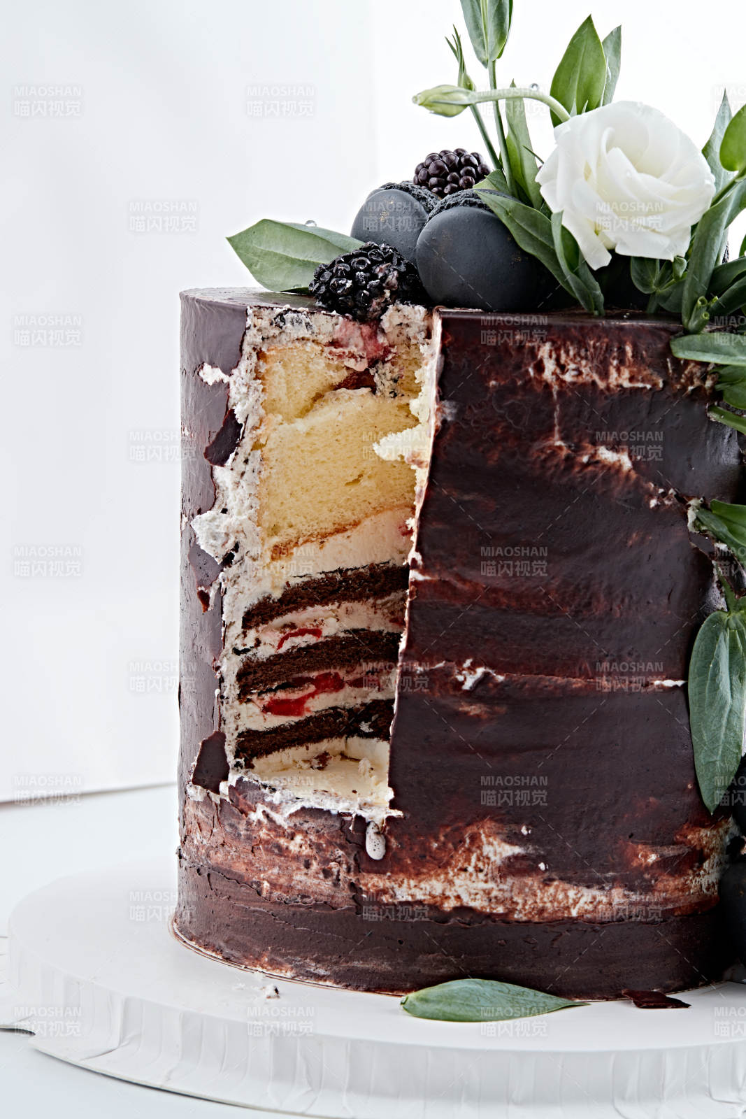 马卡龙浓香巧克力布朗尼鲜奶多层婚礼蛋糕图片