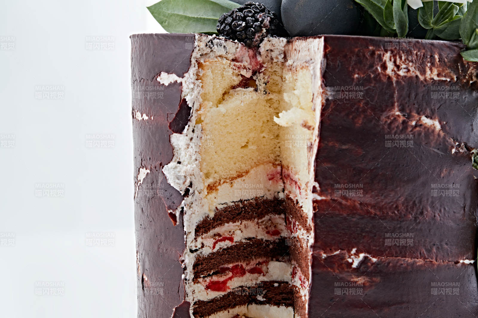 马卡龙浓香巧克力布朗尼鲜奶多层婚礼蛋糕图片