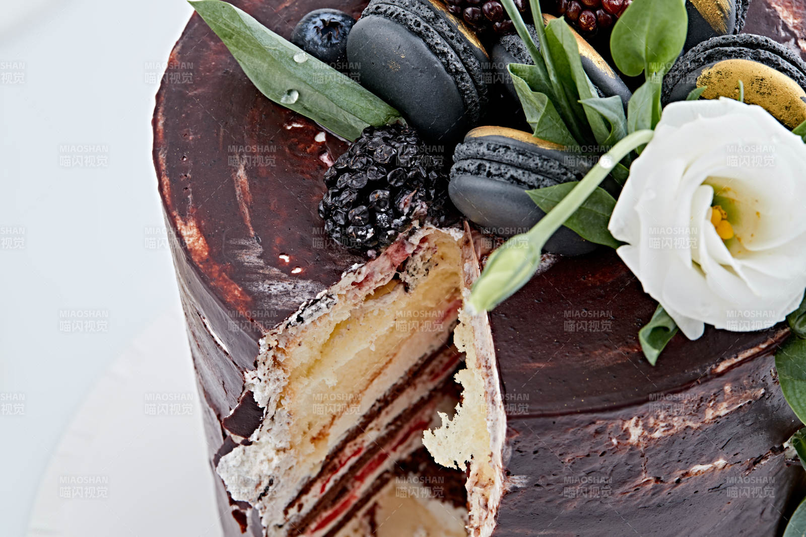 马卡龙浓香巧克力布朗尼鲜奶多层婚礼蛋糕图片