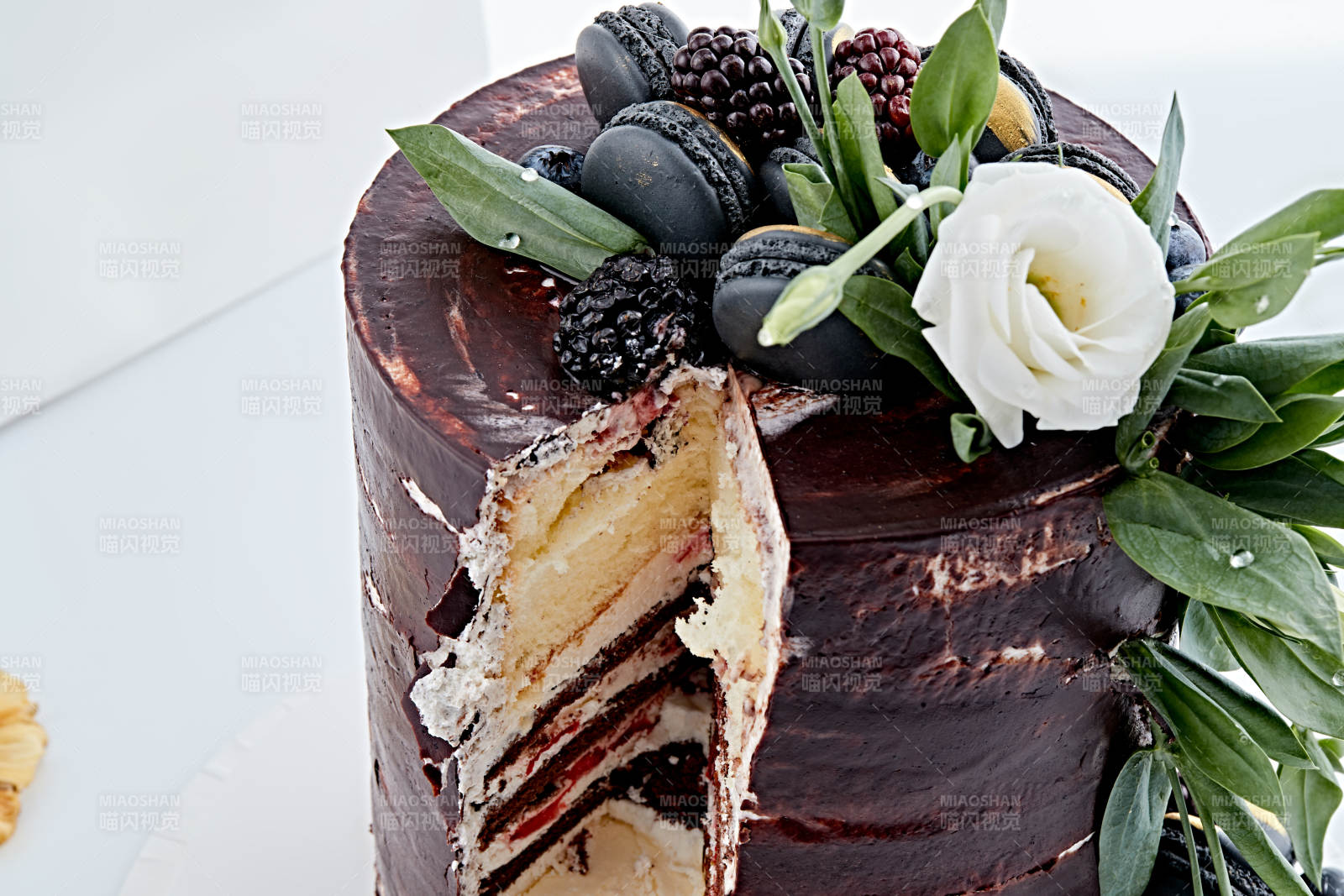 马卡龙浓香巧克力布朗尼鲜奶多层婚礼蛋糕图片