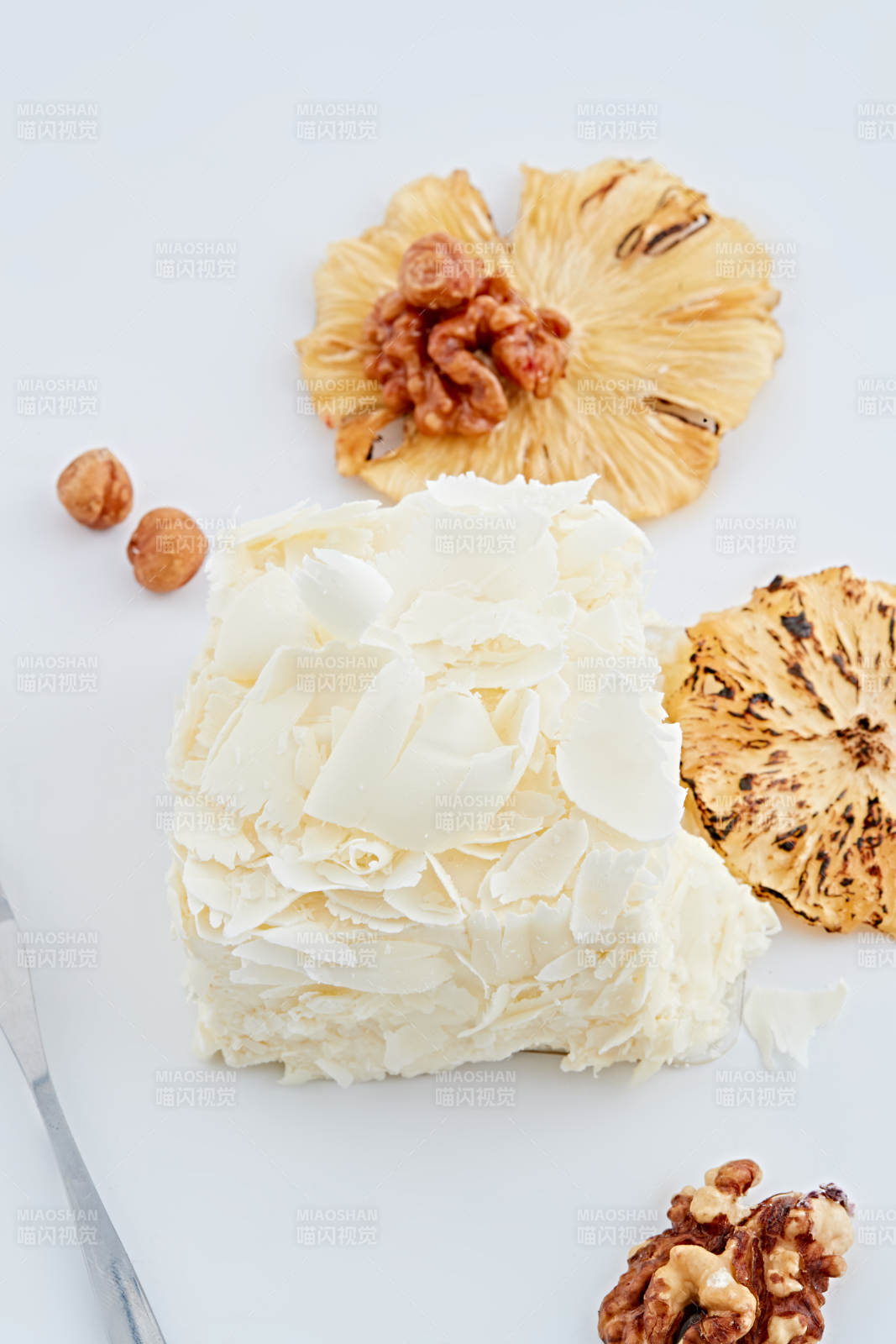 制作精美的法式小甜品蛋糕图片