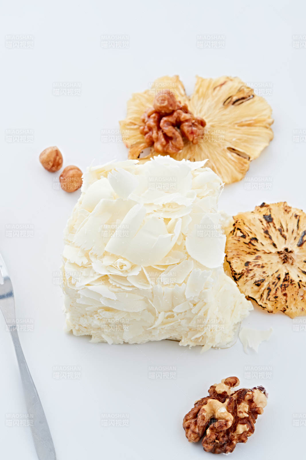 制作精美的法式小甜品蛋糕图片