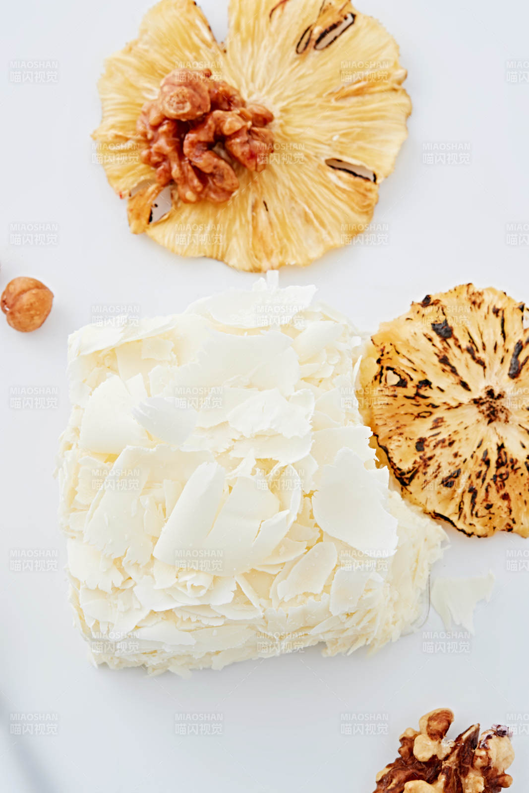 制作精美的法式小甜品蛋糕图片