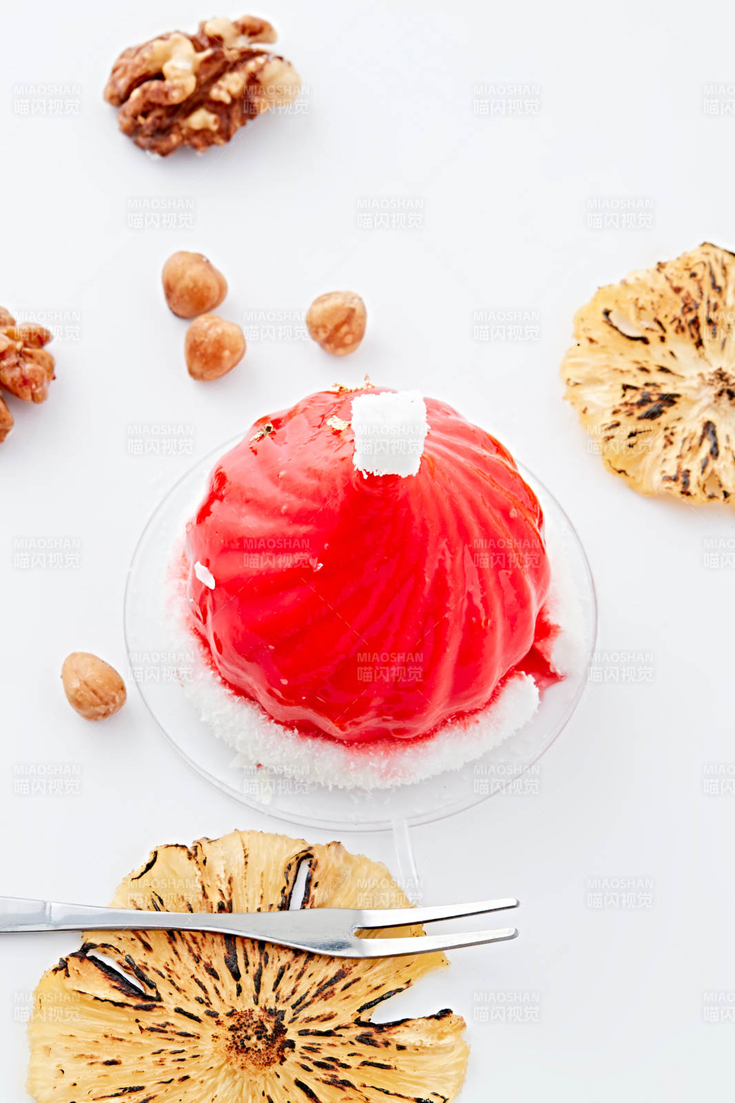 制作精美的法式小甜品蛋糕图片