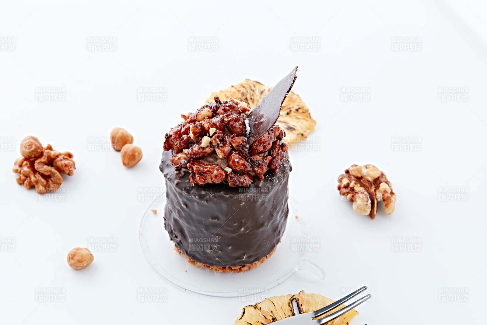 制作精美的法式小甜品蛋糕图片