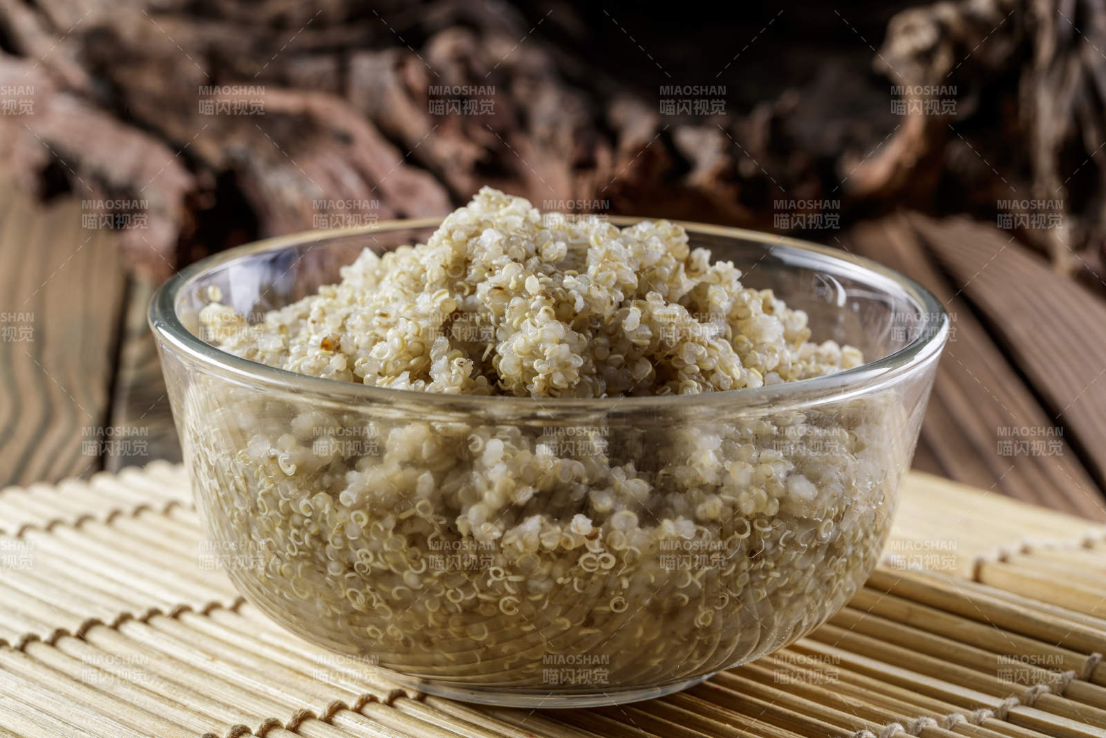 养生粗粮藜麦米蒸制的藜麦饭图片